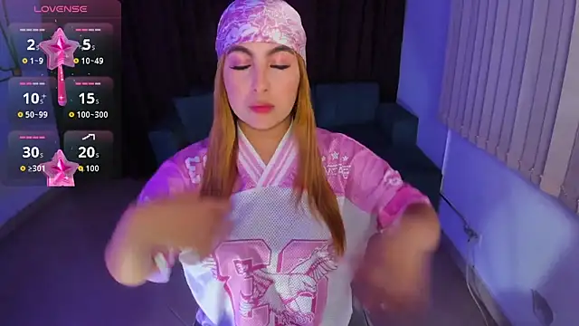 Snapshot of SusyAmis chatting on 10-04-25, 04:43 SusyAmis online show from 10-04-25, 04:43