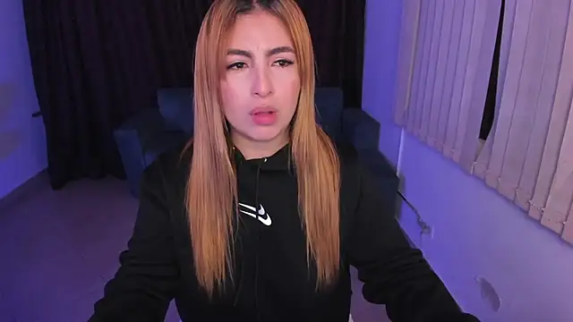 Snapshot of SusyAmis chatting on 10-30-25, 03:41 SusyAmis online show from 10-30-25, 03:41