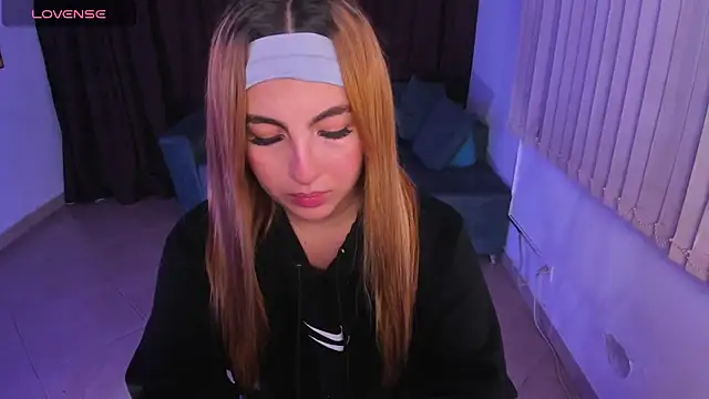 Snapshot of SusyAmis chatting on 11-15-25, 03:15 SusyAmis online show from 11-15-25, 03:15