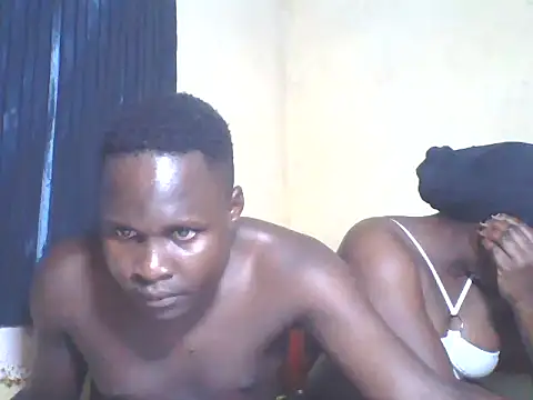 Snapshot of Dark_Queenchocolate chatting on 10-18-25, 08:31 Dark Queenchocolate online show from 10-18-25, 08:31