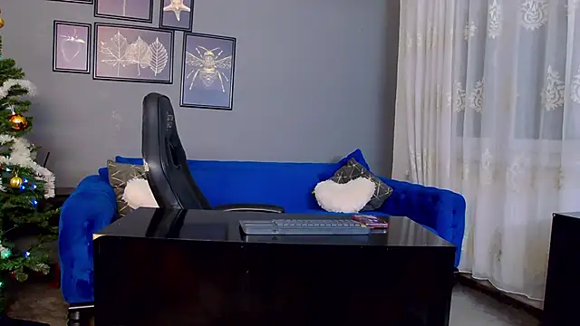 AnneHove online show from 12-18-25, 03:56