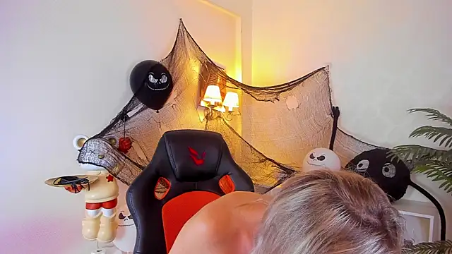 AriFleow online show from 10-28-25, 11:47