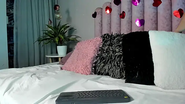 SusanBenett online show from 03-15-25, 05:15