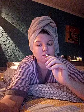 Snapshot of VioletteWay chatting on 12-23-24, 11:36 VioletteWay online show from 12-23-24, 11:36