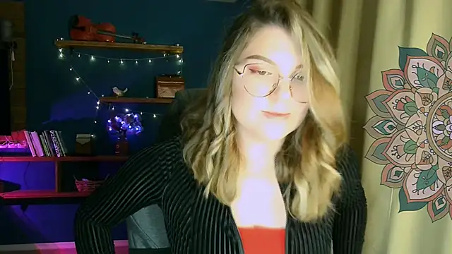 Snapshot of VioletteWay chatting on 11-09-25, 04:05 VioletteWay online show from 11-09-25, 04:05