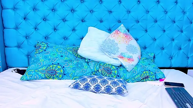 Snapshot of PariisRoa chatting on 03-02-25, 04:53 PariisRoa online show from 03-02-25, 04:53