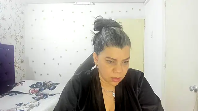 Snapshot of vikyadams chatting on 05-12-26, 09:39 vikyadams online show from 05-12-26, 09:39