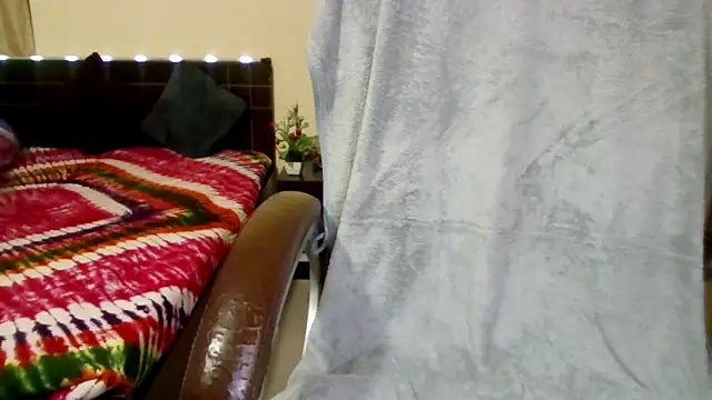 Queenhimanshi online show from 02-05-26, 12:04