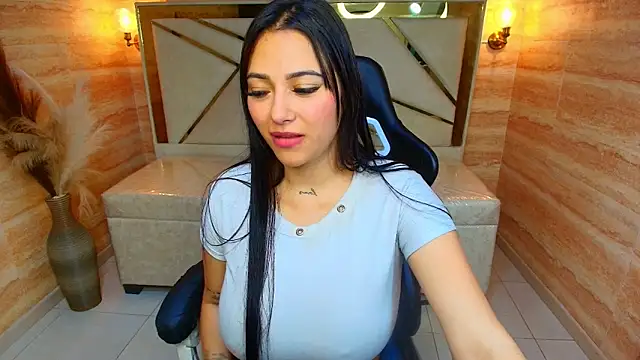 Snapshot of Dakotha_v_ chatting on 12-16-25, 03:33 Dakotha v online show from 12-16-25, 03:33