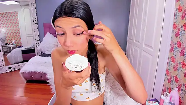 Iris Stone  online show from 12-04-24, 07:34