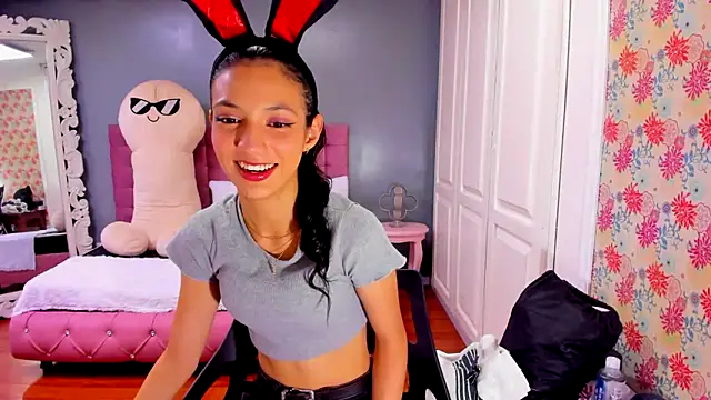 Iris Stone  online show from 02-13-25, 06:16