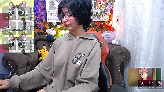 Snapshot of ravenn_20 chatting on 10-14-25, 11:33 ravenn 20 online show from 10-14-25, 11:33