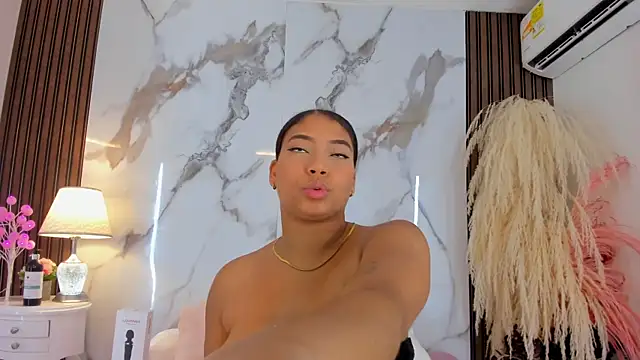 Snapshot of belacampbell chatting on 02-13-25, 09:17 belacampbell online show from 02-13-25, 09:17