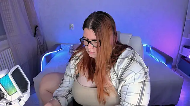 Snapshot of Melissa_Purr chatting on 03-08-25, 02:34 Melissa Purr online show from 03-08-25, 02:34