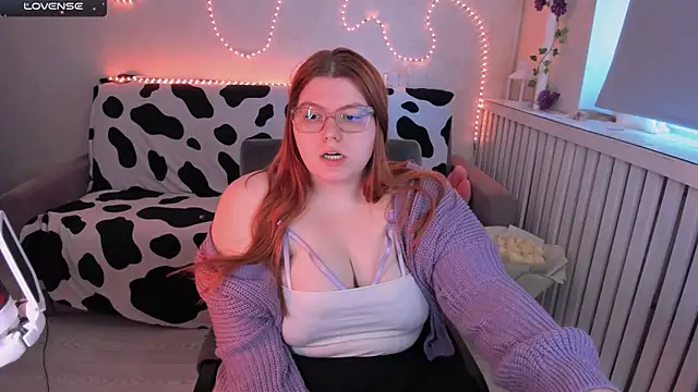 Snapshot of Melissa_Purr chatting on 09-21-25, 04:25 Melissa Purr online show from 09-21-25, 04:25