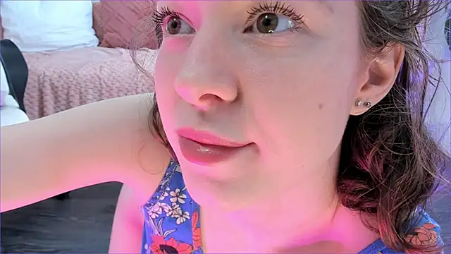 Snapshot of Viktoria_Oliverr chatting on 03-19-25, 07:40 Viktoria Oliverr online show from 03-19-25, 07:40