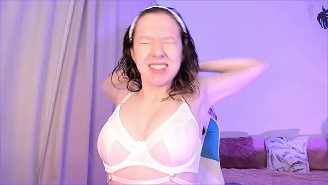 Snapshot of Viktoria_Oliverr chatting on 09-21-25, 06:04 Viktoria Oliverr online show from 09-21-25, 06:04