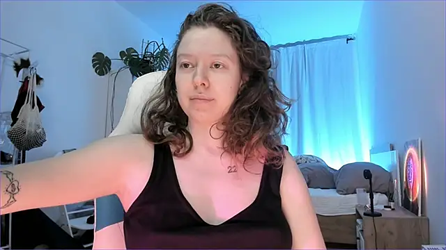 Snapshot of Viktoria_Oliverr chatting on 11-25-25, 06:46 Viktoria Oliverr online show from 11-25-25, 06:46