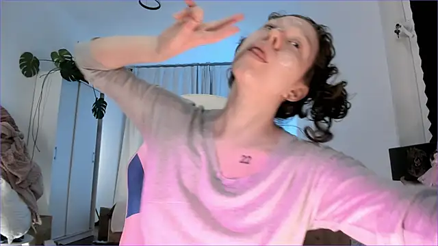 Snapshot of Viktoria_Oliverr chatting on 11-29-25, 06:49 Viktoria Oliverr online show from 11-29-25, 06:49