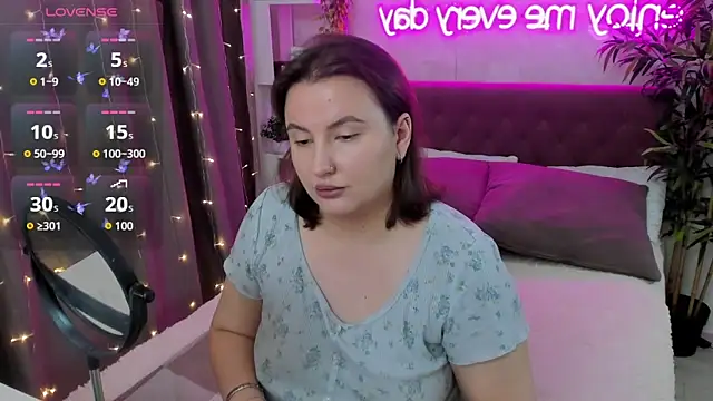 FeralPeach online show from 10-10-25, 05:06