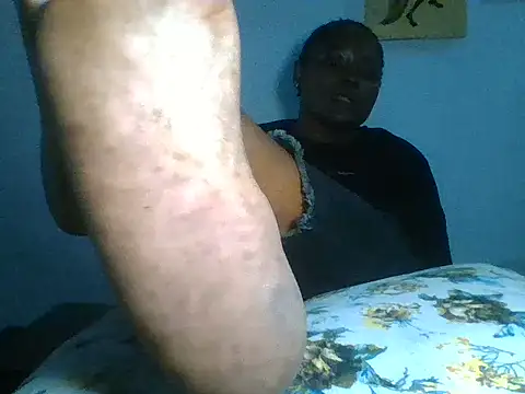 Snapshot of sherry_anne chatting on 10-28-25, 09:35 sherry anne online show from 10-28-25, 09:35