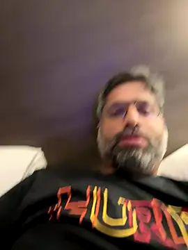 Snapshot of blueleopard05 chatting on 12-21-25, 07:04 blueleopard05 online show from 12-21-25, 07:04