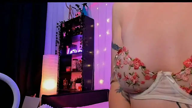 Snapshot of Magic_Allie chatting on 11-14-25, 06:56 Magic Allie online show from 11-14-25, 06:56