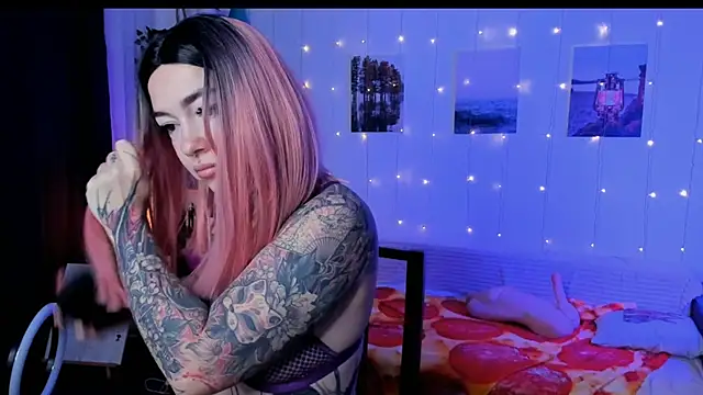 Snapshot of Magic_Allie chatting on 11-25-25, 06:35 Magic Allie online show from 11-25-25, 06:35