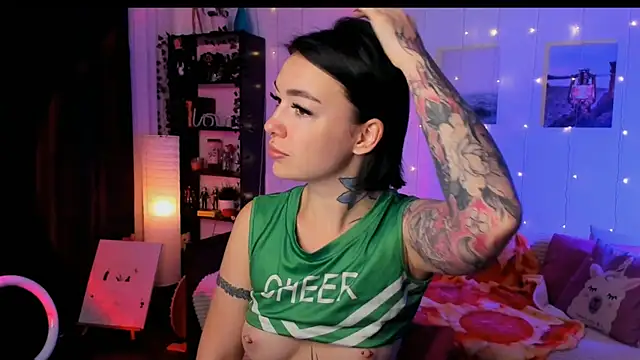 Snapshot of Magic_Allie chatting on 12-02-25, 06:41 Magic Allie online show from 12-02-25, 06:41