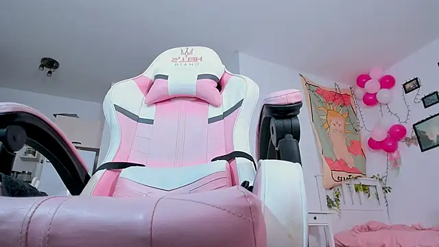 Snapshot of Mia_Madden chatting on 01-27-25, 05:25 Mia Madden online show from 01-27-25, 05:25