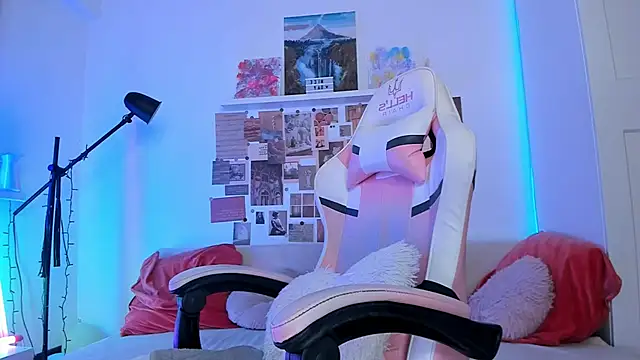 Snapshot of Mia_Madden chatting on 09-18-25, 03:41 Mia Madden online show from 09-18-25, 03:41