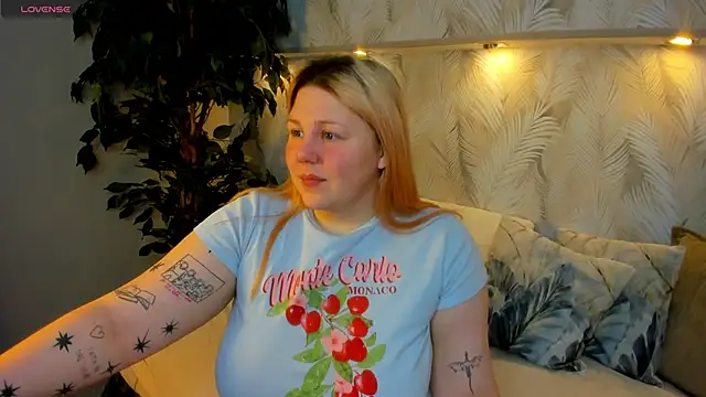 Ruth Oliver online show from 11-22-25, 01:04