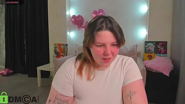Snapshot of Ruth_Oliver chatting on 05-20-26, 01:01 Ruth Oliver online show from 05-20-26, 01:01