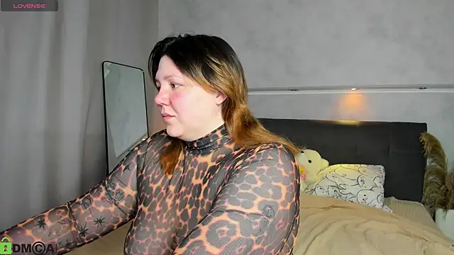 Snapshot of Ruth_Oliver chatting on 06-05-26, 01:12 Ruth Oliver online show from 06-05-26, 01:12
