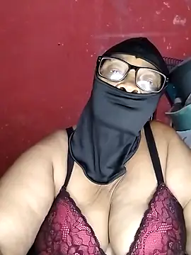 Snapshot of naughtygrannyXXX chatting on 12-19-24, 10:53 naughtygrannyXXX online show from 12-19-24, 10:53