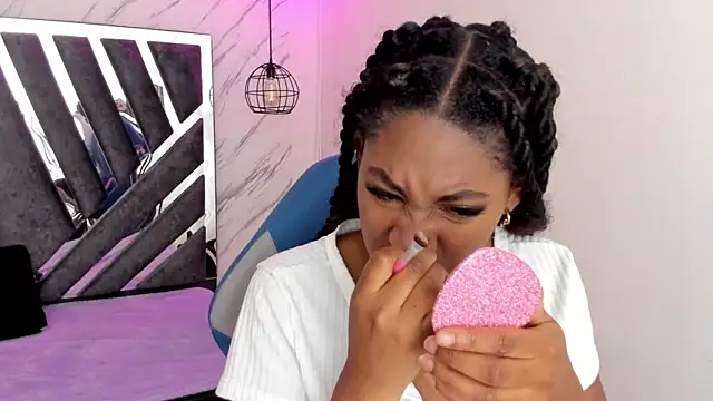 Queen perla  online show from 10-25-25, 12:23