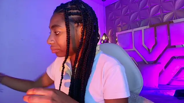 Queen perla  online show from 04-26-26, 01:42