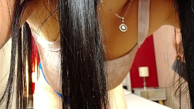 Kim and Mia online show from 04-22-26, 05:36