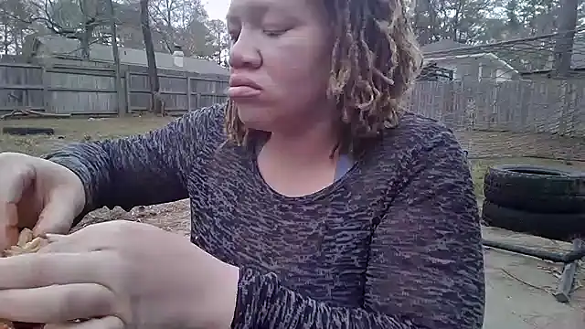 Snapshot of Milfshakecafe chatting on 01-05-25, 03:23 Milfshakecafe online show from 01-05-25, 03:23