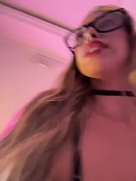 Snapshot of Amanda-sweet chatting on 02-13-25, 08:45 Amanda-sweet online show from 02-13-25, 08:45