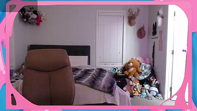 Snapshot of CirqueNoirBlu chatting on 10-15-25, 03:50 CirqueNoirBlu online show from 10-15-25, 03:50