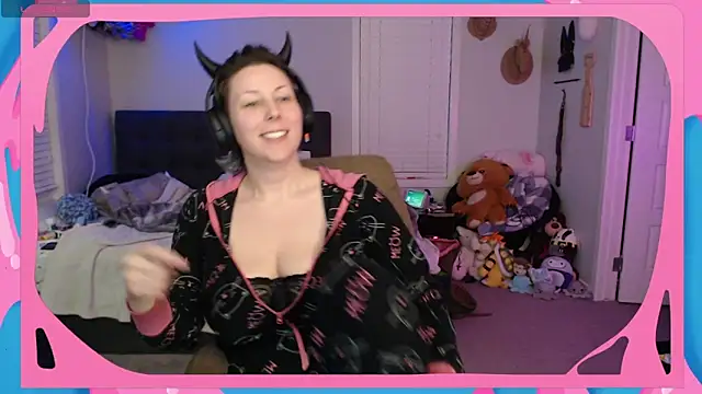 Snapshot of CirqueNoirBlu chatting on 10-29-25, 03:20 CirqueNoirBlu online show from 10-29-25, 03:20