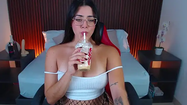 Snapshot of lizowenn_ chatting on 02-12-25, 04:00 lizowenn online show from 02-12-25, 04:00