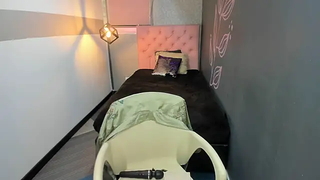 GiaFox  online show from 03-10-25, 04:14