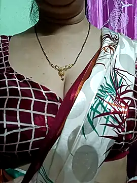 Snapshot of Rosy-B chatting on 04-01-26, 11:02 Rosy-B online show from 04-01-26, 11:02