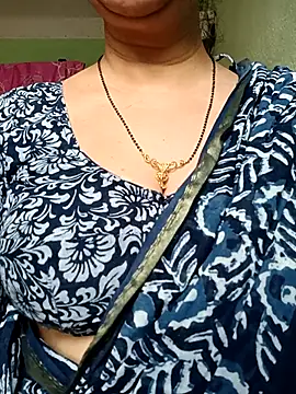 Snapshot of Rosy-B chatting on 04-13-26, 12:38 Rosy-B online show from 04-13-26, 12:38