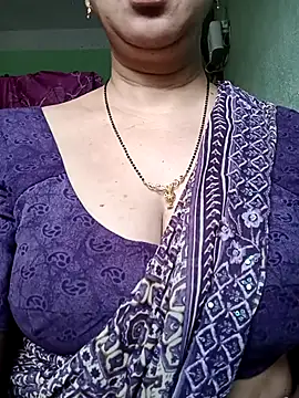 Snapshot of Rosy-B chatting on 04-15-26, 12:17 Rosy-B online show from 04-15-26, 12:17