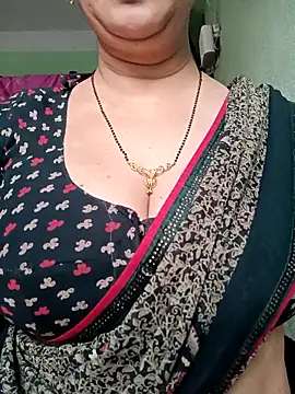 Snapshot of Rosy-B chatting on 04-21-26, 12:23 Rosy-B online show from 04-21-26, 12:23
