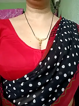 Snapshot of Rosy-B chatting on 04-21-26, 09:48 Rosy-B online show from 04-21-26, 09:48
