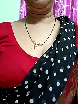 Snapshot of Rosy-B chatting on 04-23-26, 09:39 Rosy-B online show from 04-23-26, 09:39